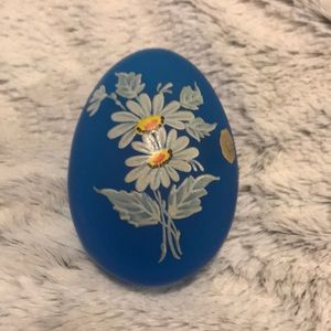 WestMoreLand glass egg
